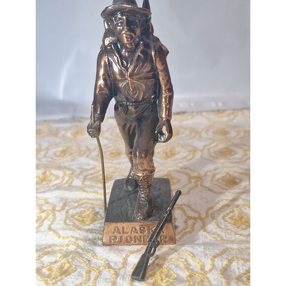 Vintage Solid Brass Alaska Pioneer Figurine – Gold Rush Prospector 4.75" - Picture 5 of 8